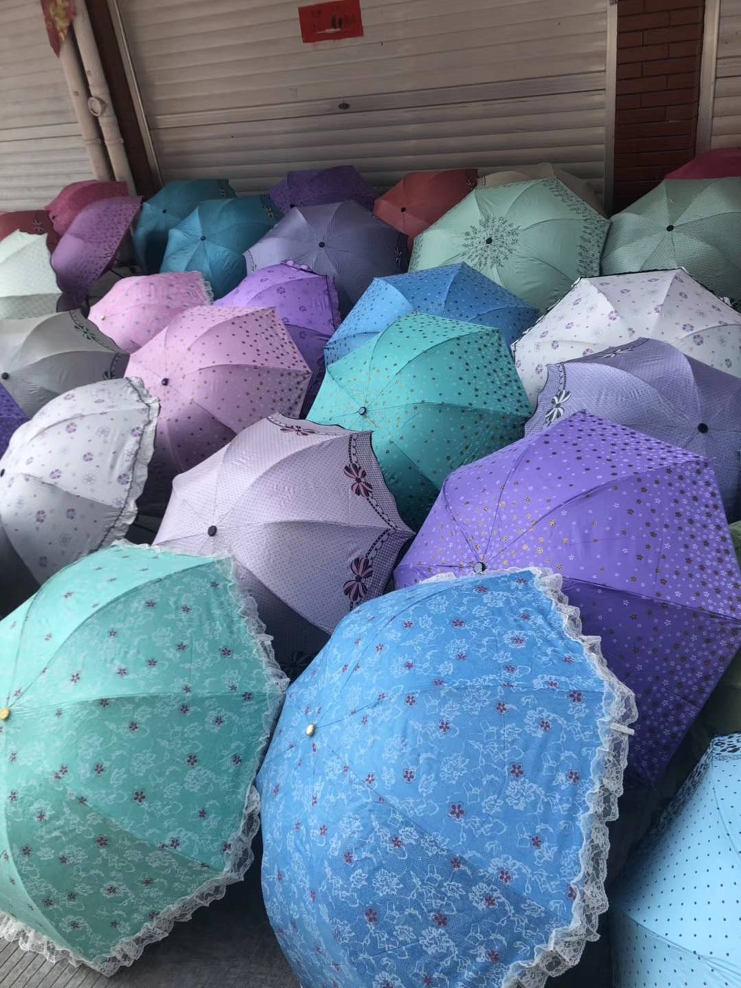 黑胶遮阳伞_义乌小百货批发_义乌市小商品批发市场_义采宝