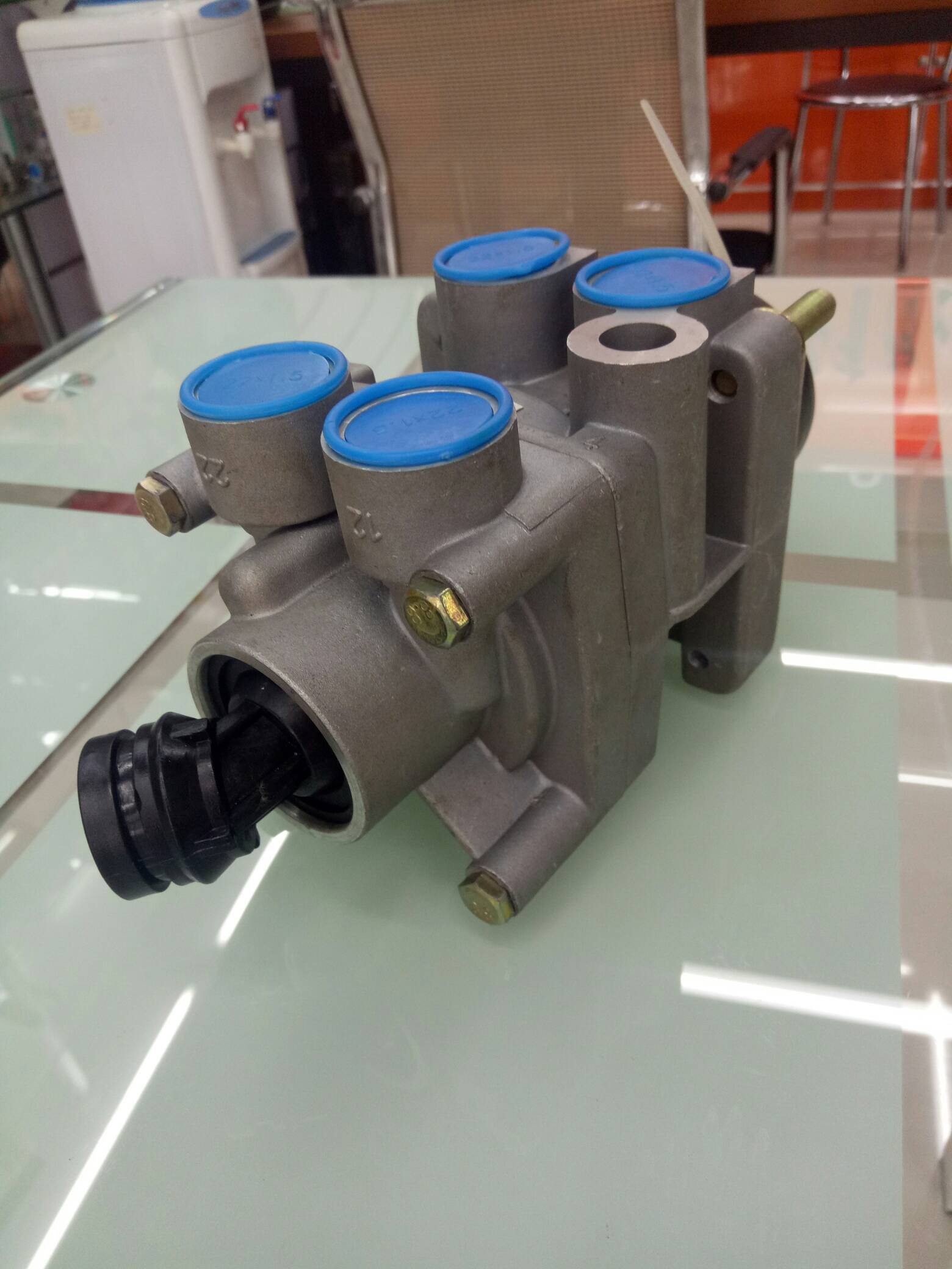 成奇刹车王制动阀刹车总泵豪沃赛龙vj6豪运德龙fm3000轩德金子王